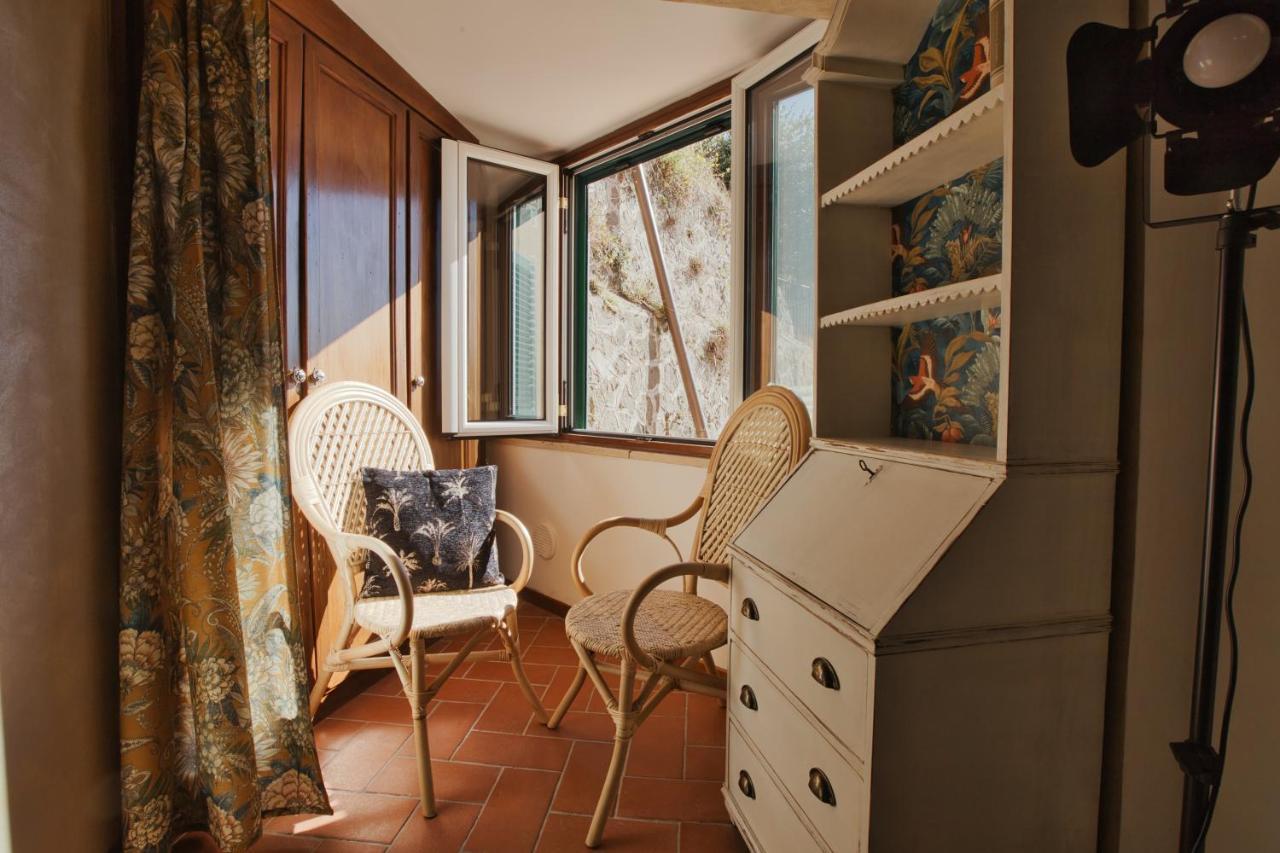 Appartamento Le Scalette เนมี ภายนอก รูปภาพ